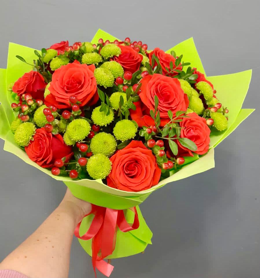 Букет цветов из: Хризантемы и Розы в Пешки