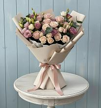 Букет цветов из:  Розы и Лизиантусы в Пешки