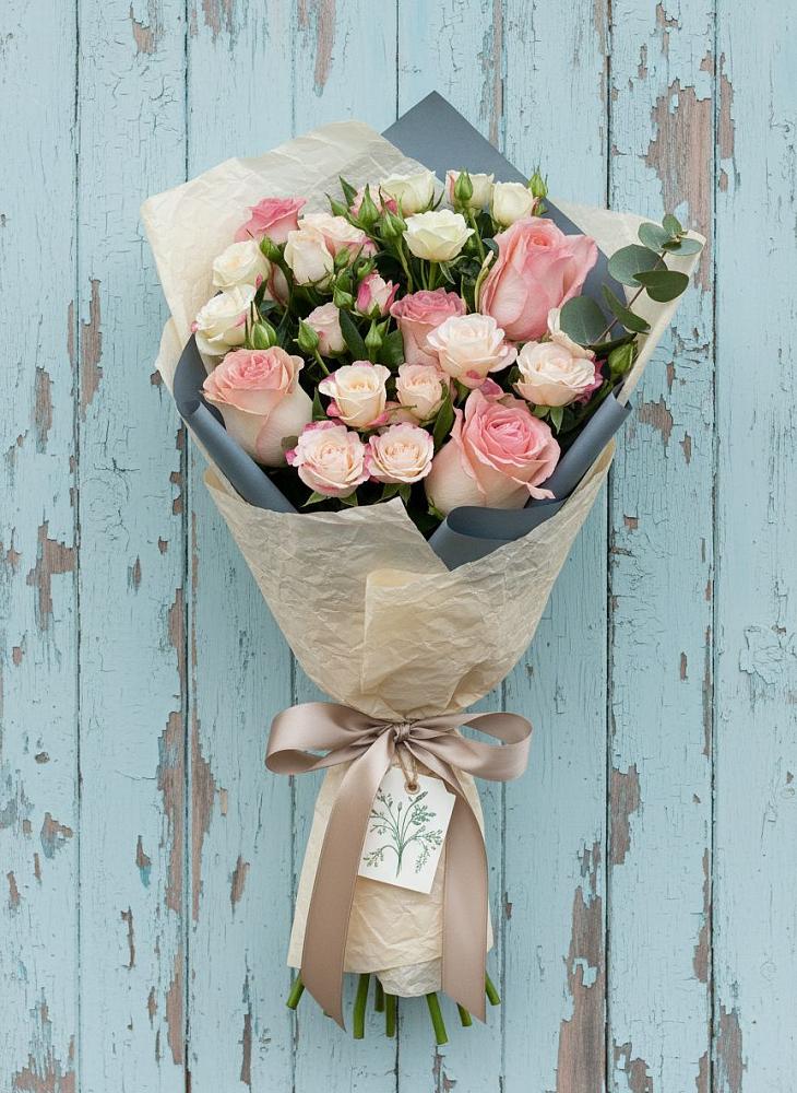 Букет цветов из: Розы в Пешки