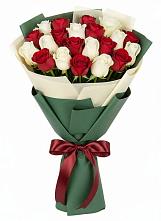 Букет Микс из красных и белых роз в Пешки