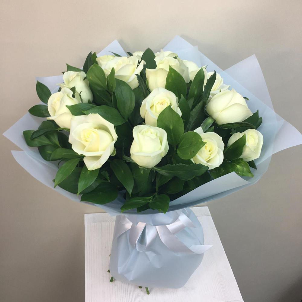 Букет 15 Белых роз Проуд в Пешки