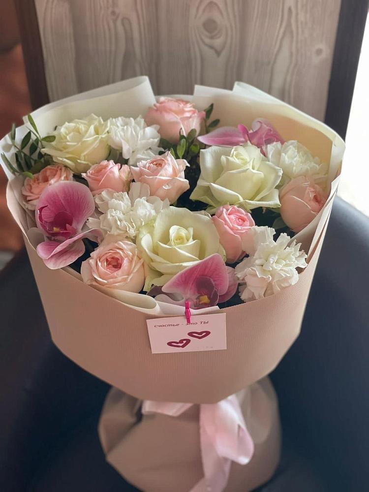 Букет цветов из: Орхидеи, Розы и Гвоздики в Пешки