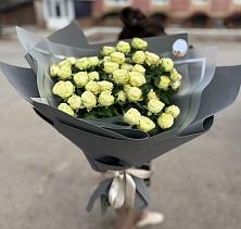 Букет Белые кустовые розы Солинеро в Пешки