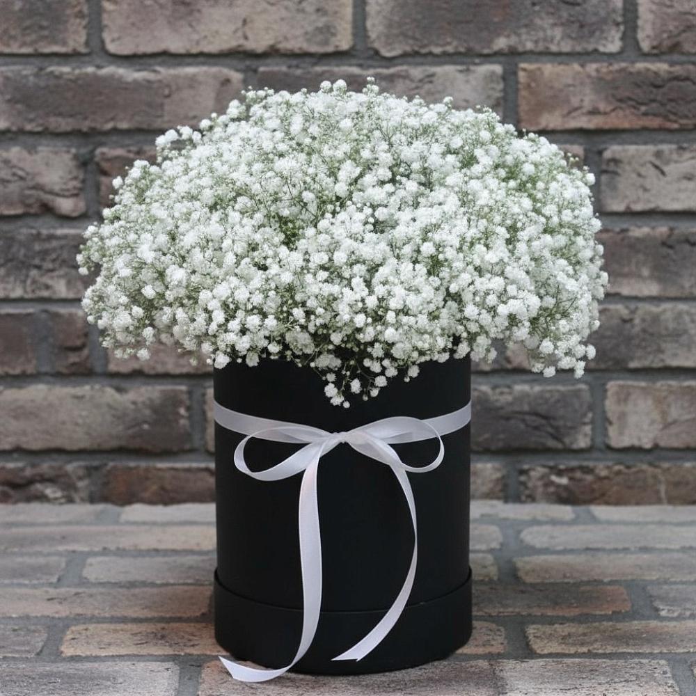 Цветочная композиция из Гипсофила в шляпной коробке в Пешки