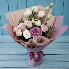 Букет цветов из:  Розы и Лизиантусы в Пешки