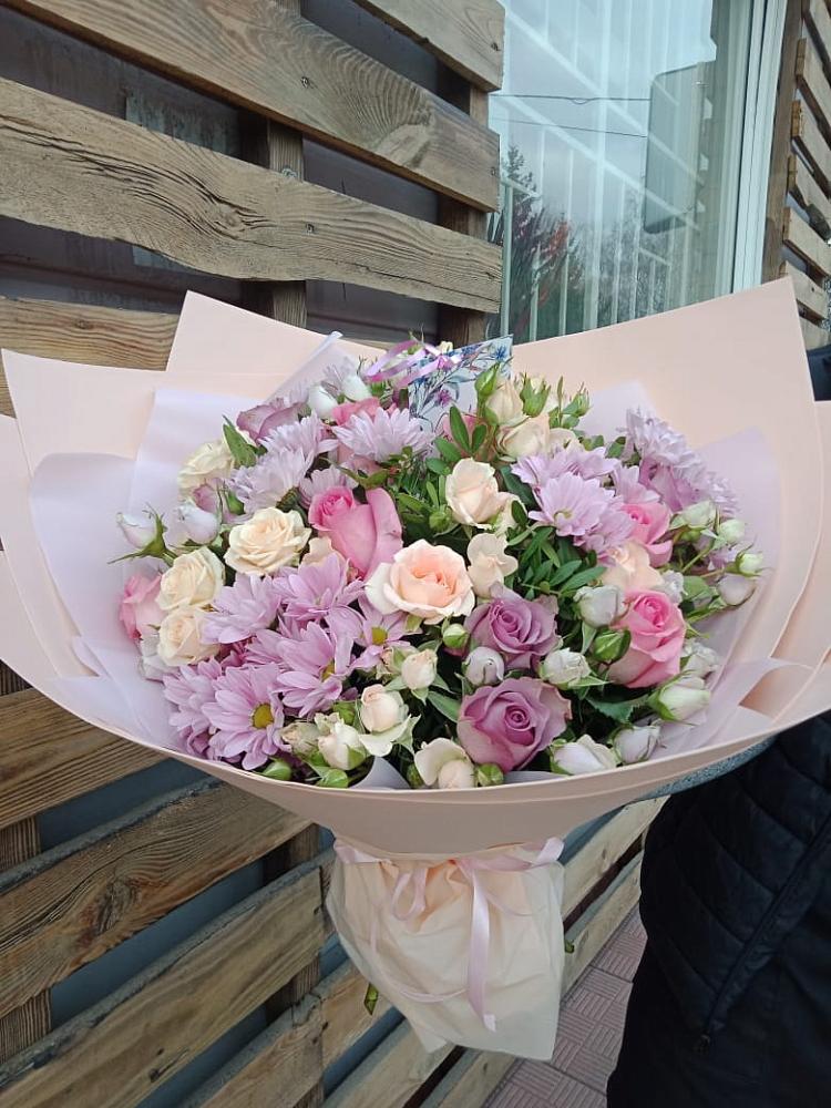 Букет цветов из: Розы и Хризантемы в Пешки