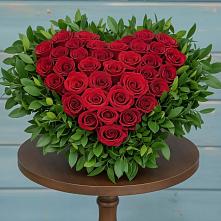 Цветочная композиция из Розы в виде сердца #REPLACE_PRED# Пешки