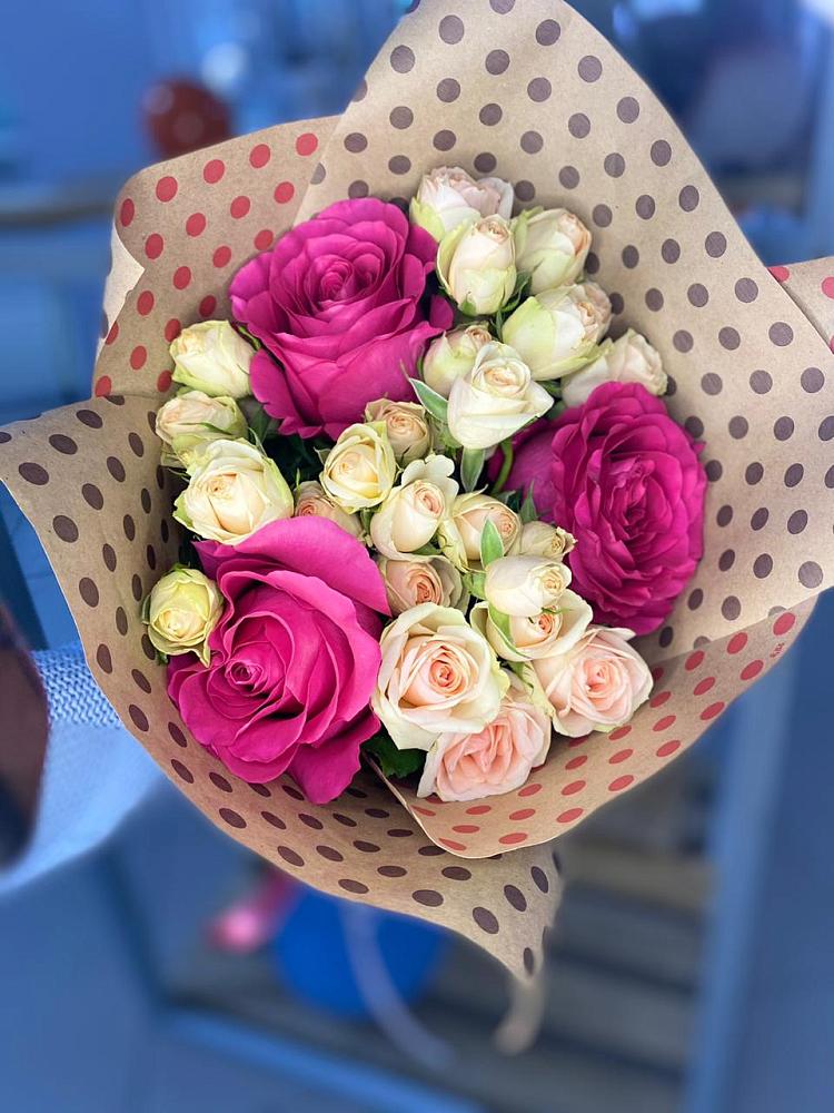 Букет цветов из: Розы в Пешки