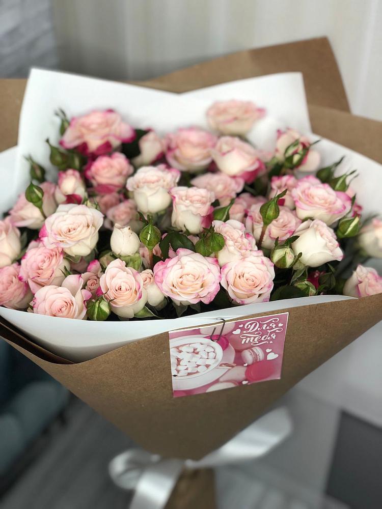 Букет цветов из: Розы в Пешки