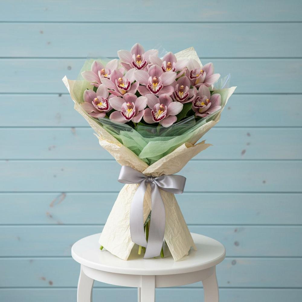 Букет цветов из: Орхидеи и Розы в Пешки