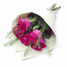 Букет цветов из:  Розы в Пешки