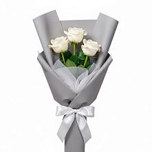 Букет 3 белые розы в Пешки