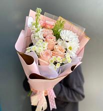 Букет цветов из:  Хризантемы и Розы в Пешки