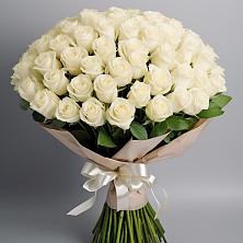 Букет 101 беля роза Белоснежка в Пешки
