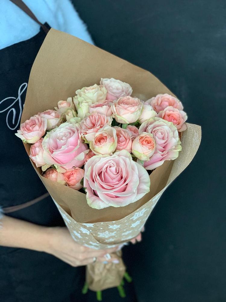 Букет цветов из: Хризантемы и Розы в Пешки