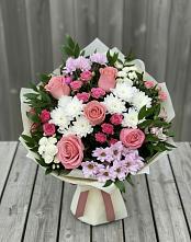 Букет цветов из:  Альстромерии, Гвоздики, Розы и Хризантемы в Пешки
