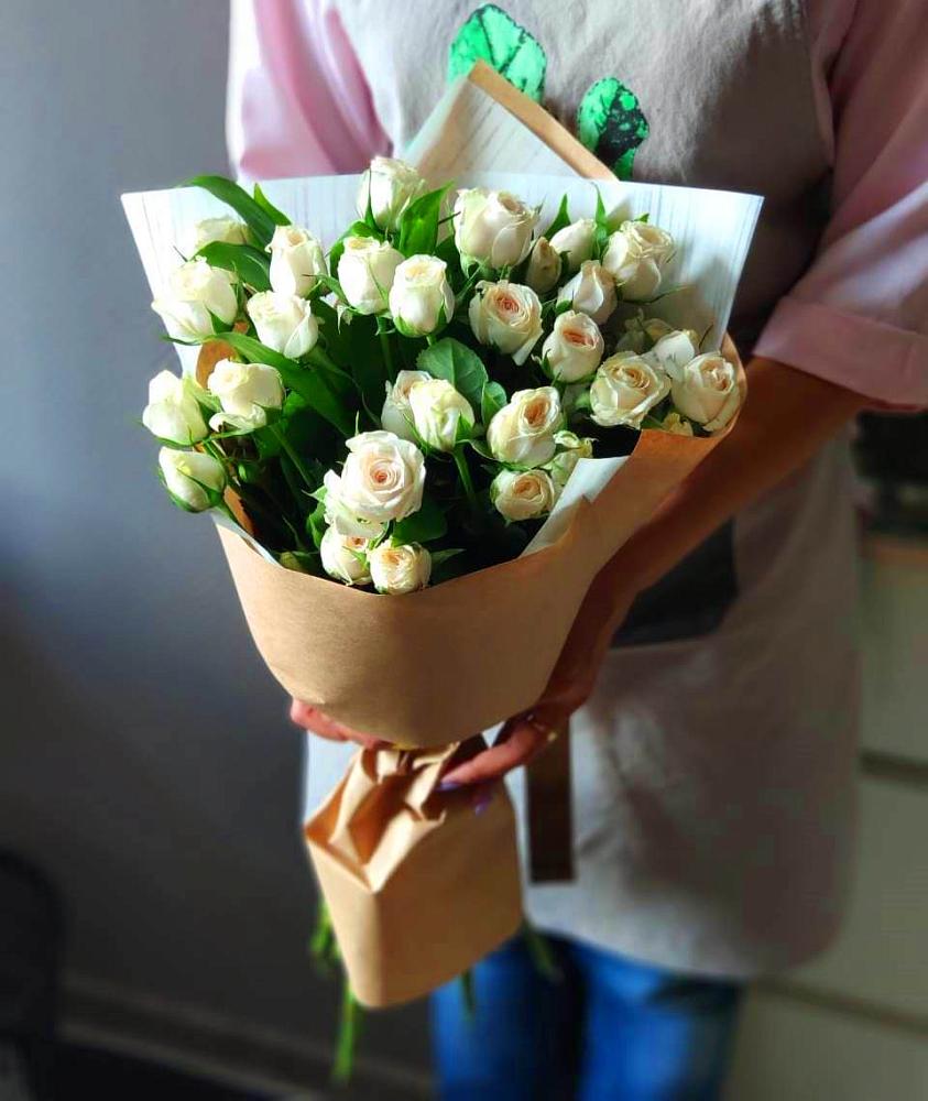 Букет цветов из: Розы в Пешки