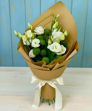 Букет цветов из:  Хризантемы и Лизиантусы в Пешки