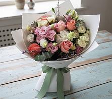 Букет цветов из:  Розы, Лизиантусы и Гвоздики в Пешки