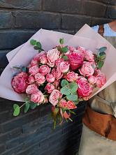 Букет розы в пальмах в Пешки Букет цветов из: Розы в Пешки