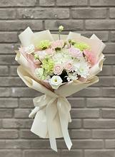 Букет цветов из:  Гвоздики, Розы, Лизиантусы и Хризантемы в Пешки