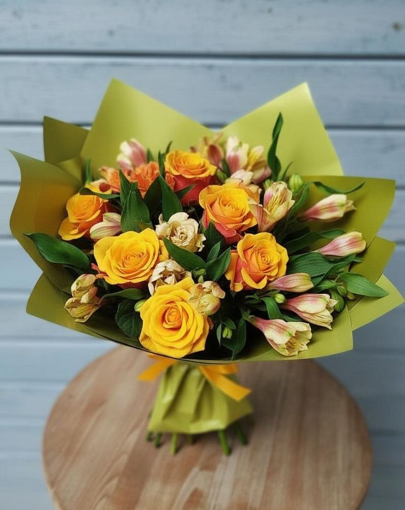 Букет цветов из: Альстромерии и Розы в Пешки