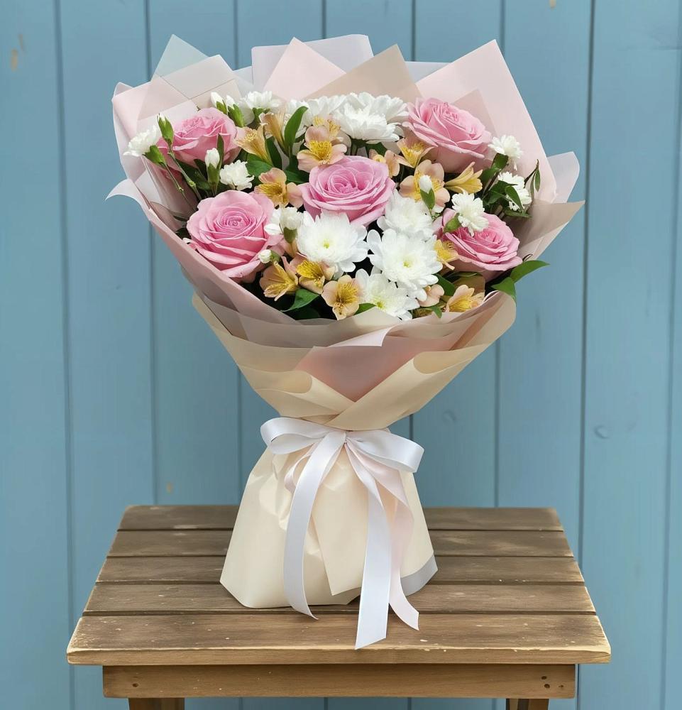 Букет цветов из: Гвоздики, Орхидеи и Розы в Пешки