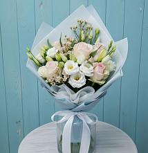 Букет цветов из:  Розы и Лизиантусы в Пешки