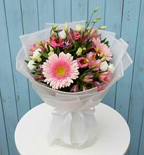 Букет цветов из:  Герберы, Альстромерии и Лизиантусы в Пешки