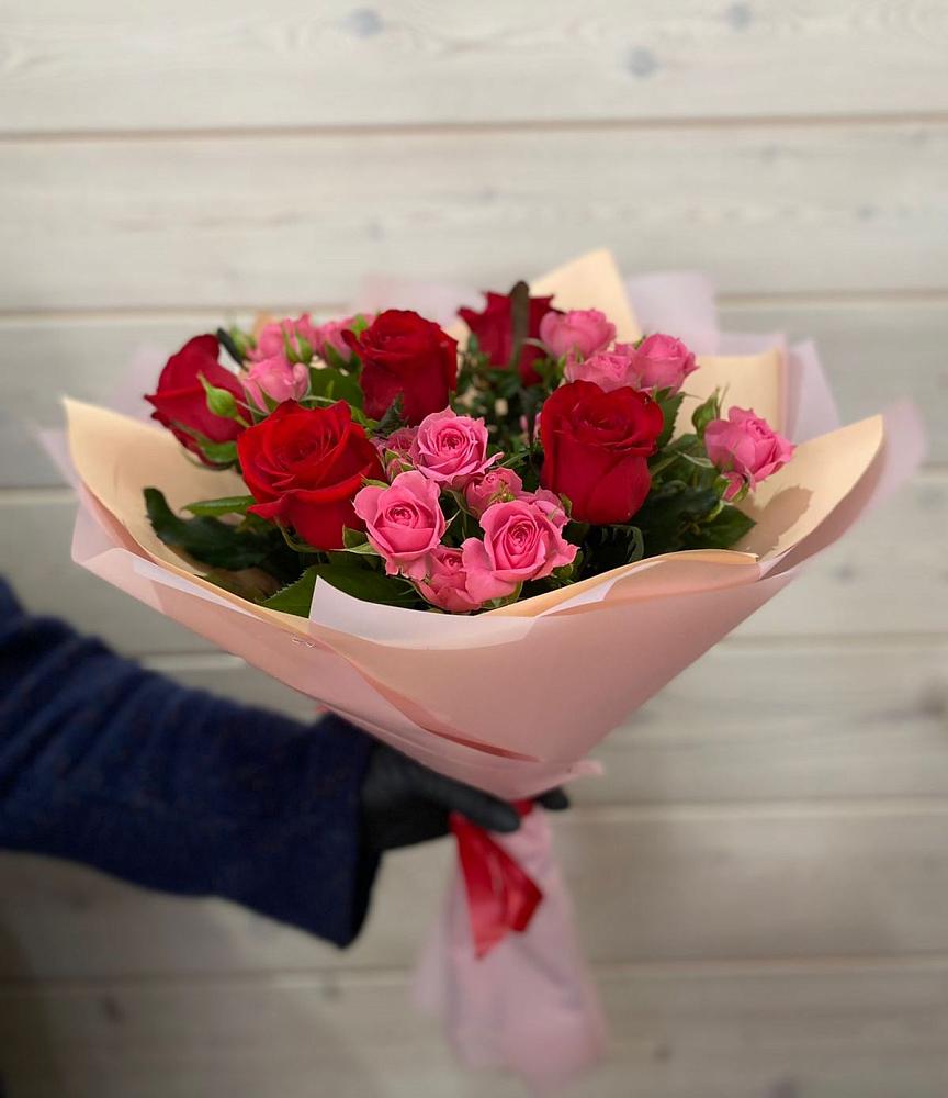 Букет цветов из: Розы в Пешки