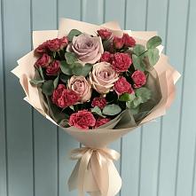 Букет цветов из:  Гвоздики и Розы в Пешки