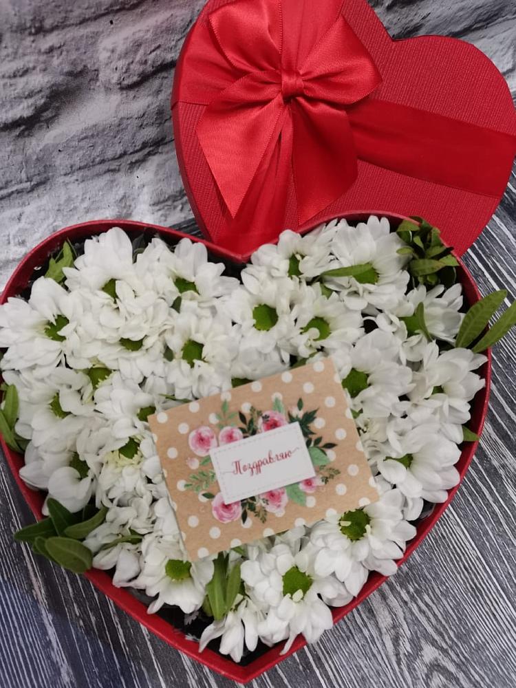 Цветочная композиция из Хризантемы в виде сердца в Пешки