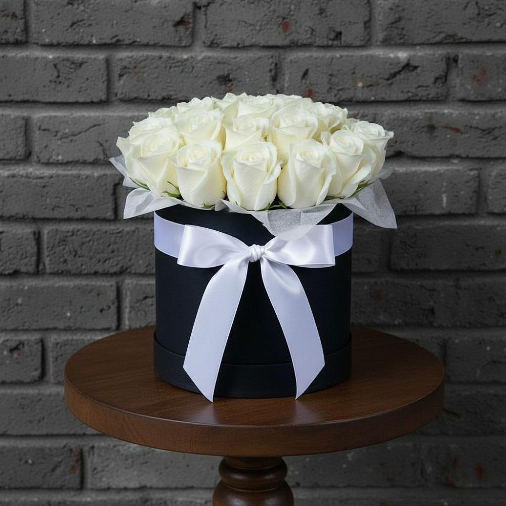 Цветочная композиция из Розы в шляпной коробке в Пешки