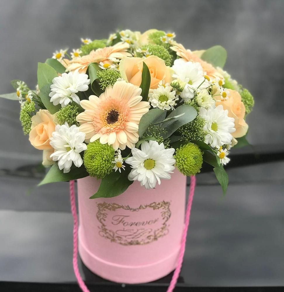 Цветочная композиция из Розы, Герберы и Хризантемы в шляпной коробке в Пешки