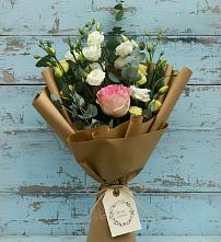Букет цветов из:  Розы и Лизиантусы в Пешки