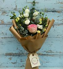 Букет цветов из:  Розы и Лизиантусы в Пешки