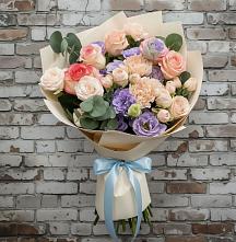 Букет цветов из:  Розы, Лизиантусы и Гвоздики в Пешки