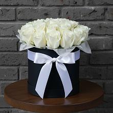 Цветочная композиция из Розы в шляпной коробке в Пешки