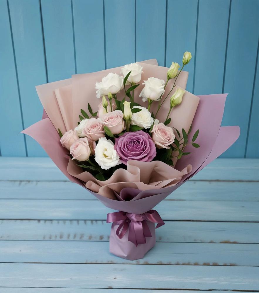 Букет цветов из: Розы и Лизиантусы в Пешки